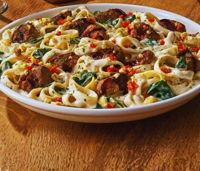 Olive Garden Steak Gorgonzola Alfredo with grilled steak, creamy Alfredo sauce, and Gorgonzola cheese