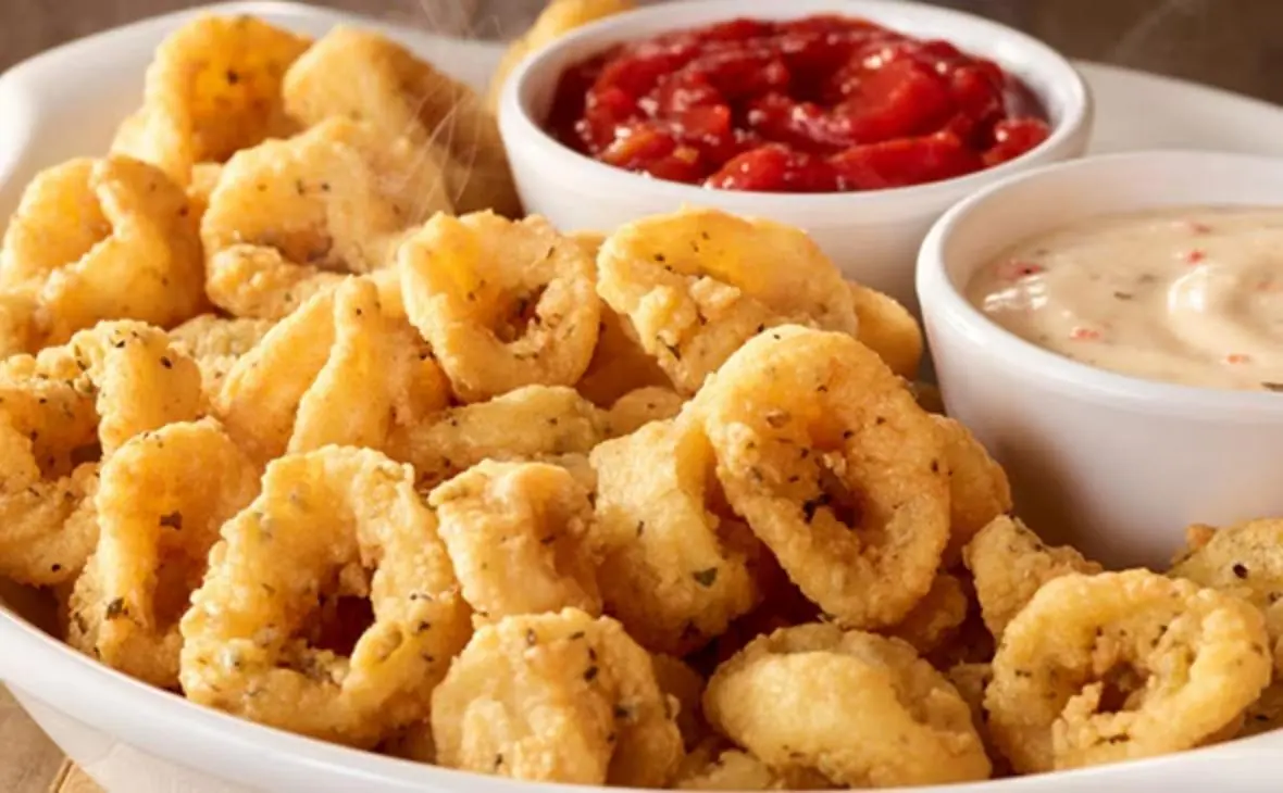Olive Garden Calamari served crispy with marinara and creamy dipping sauces