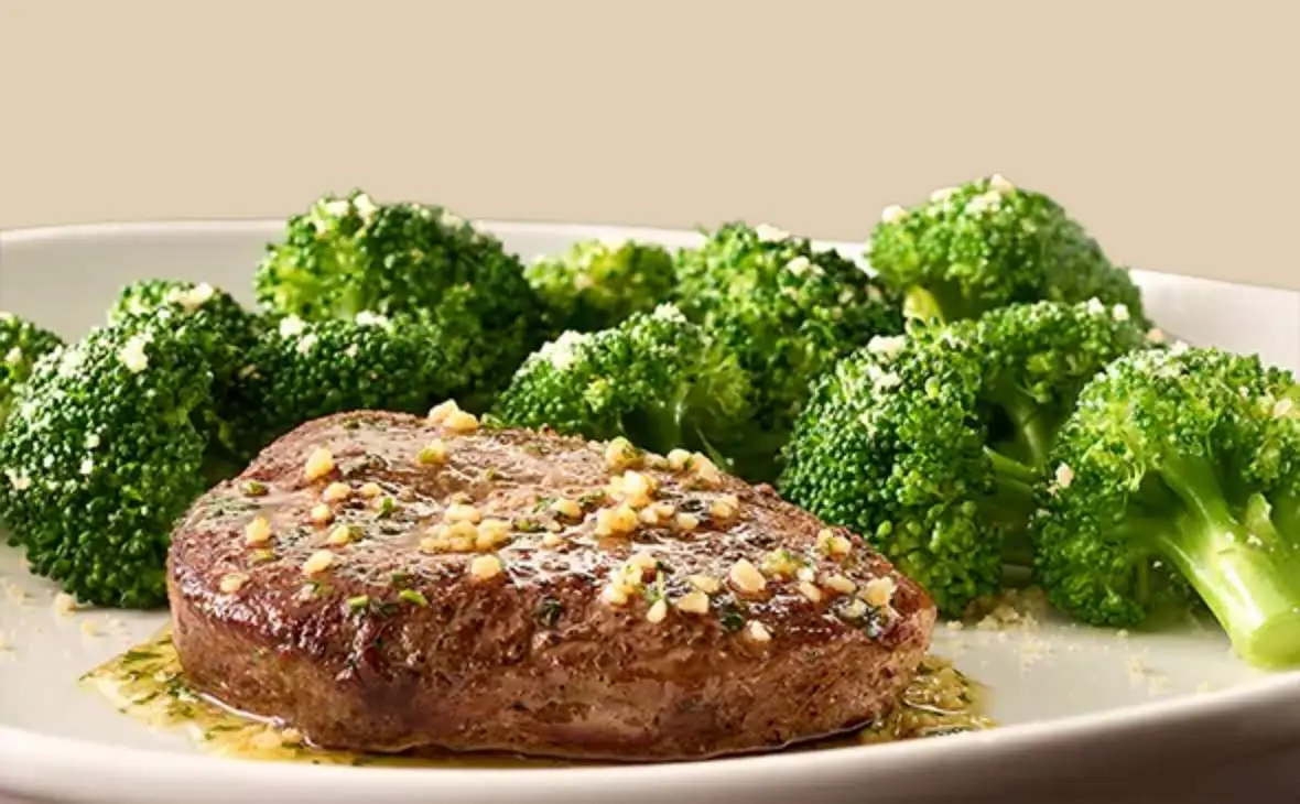 Grilled 6 oz sirloin steak served with broccoli