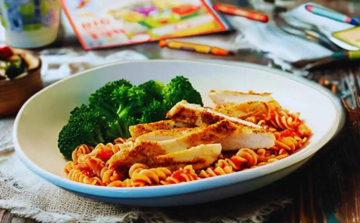 Kids Grilled Chicken with Rotini Pasta & Marinara