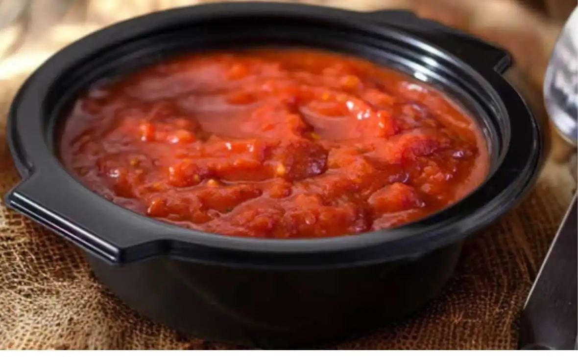 Olive Garden large side of marinara sauce served in a bowl