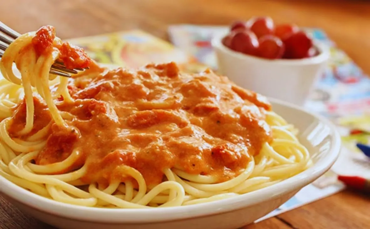 Olive Garden kids five cheese marinara pasta served with creamy tomato sauce