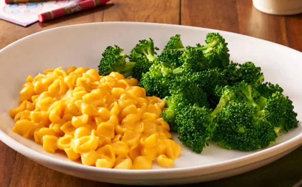 Olive Garden kids macaroni and cheese served with broccoli side