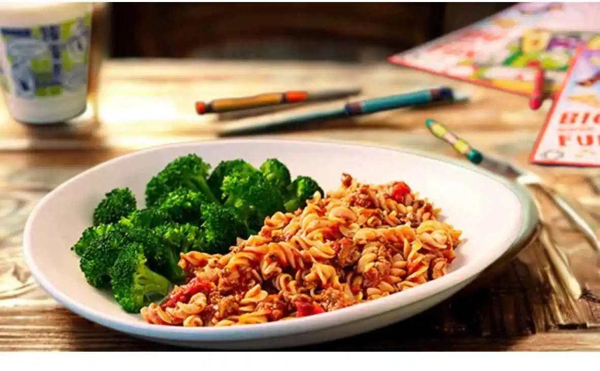 Olive Garden kids rotini pasta with meat sauce served with broccoli