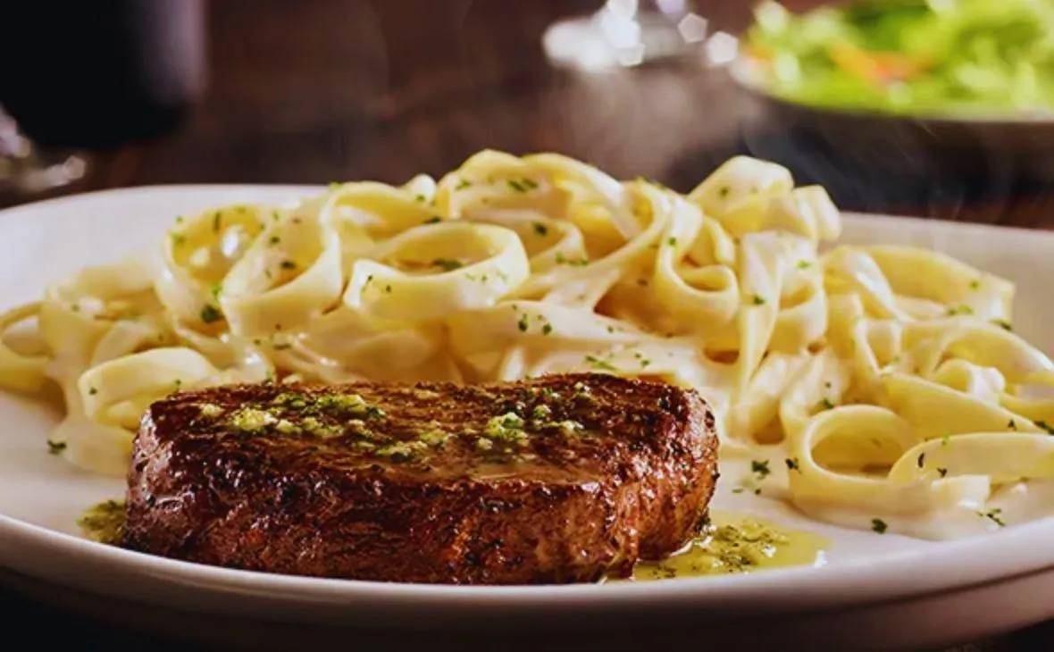 Olive Garden 6 oz. Sirloin steak served with fettuccine alfredo