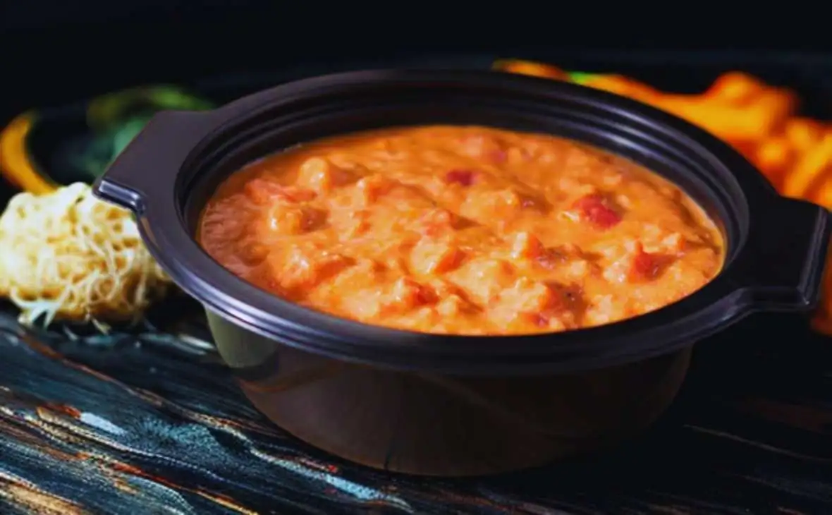 Olive Garden large side of five cheese marinara sauce with rich tomato and cheese blend