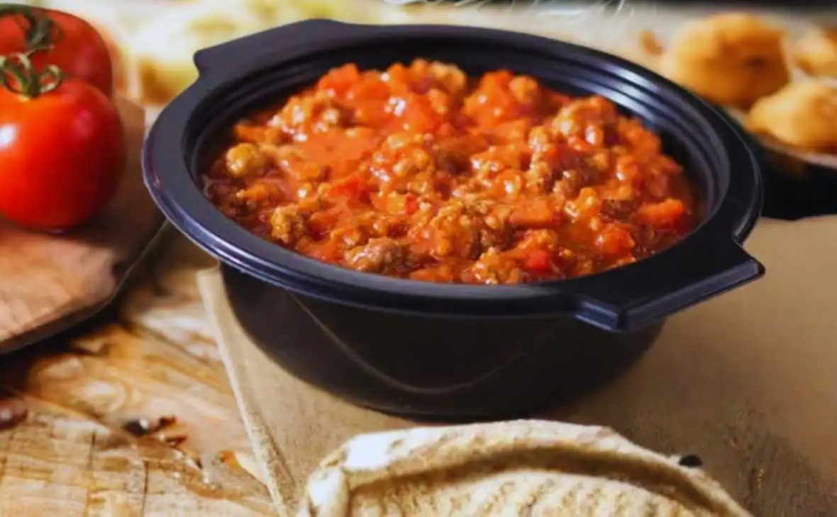 Olive Garden large side of Italian meat sauce with tomato and ground beef