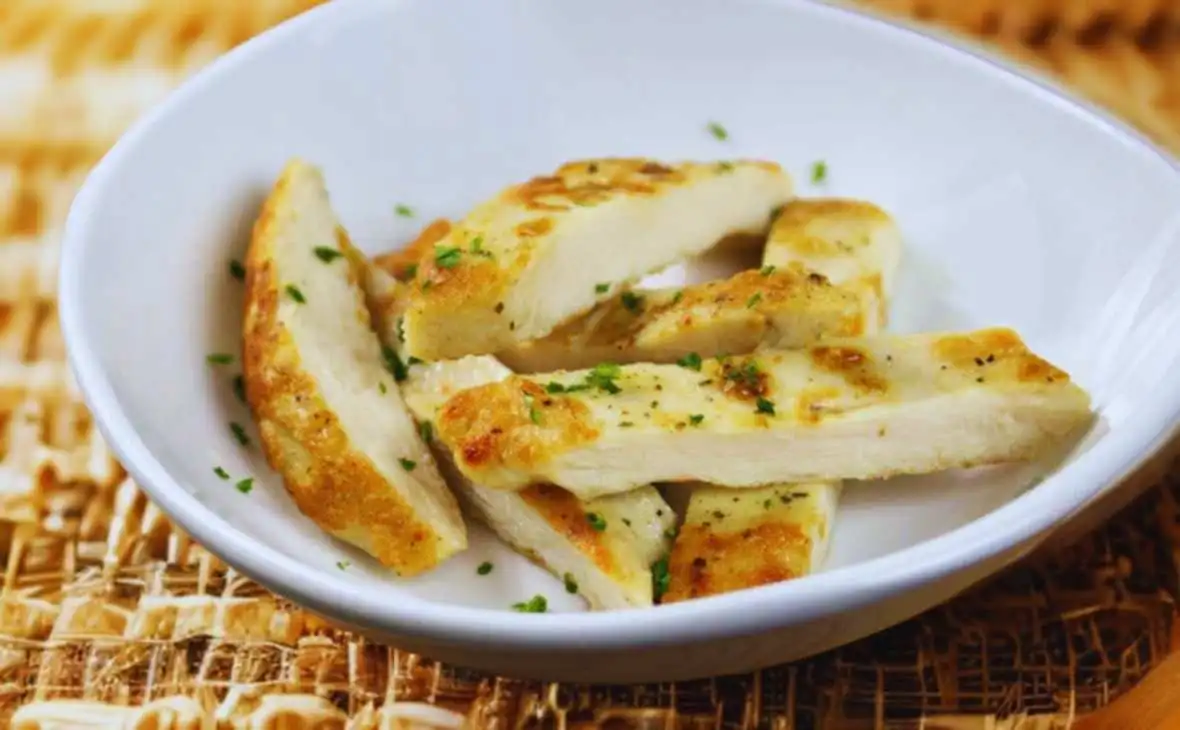 Olive Garden side of grilled chicken breast slices seasoned and served as a side dish