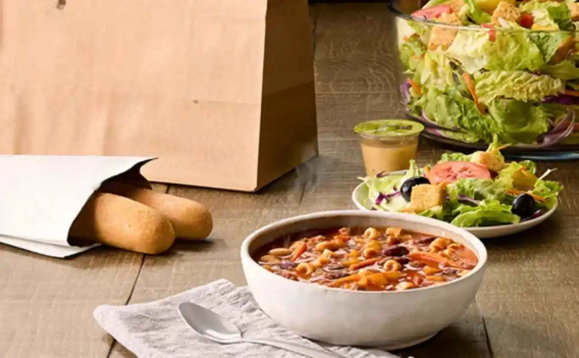 Olive Garden Weekday Lunch Special Soup, Salad and Breadsticks