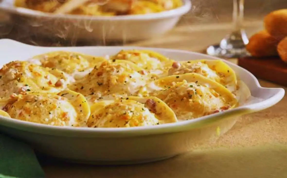 Olive Garden Ravioli Carbonara with cheese ravioli in creamy bacon carbonara sauce