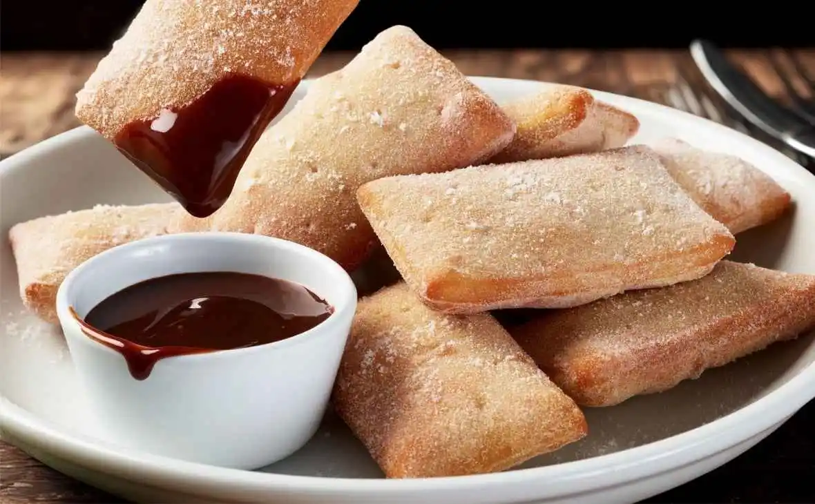 Olive Garden warm Italian doughnuts dusted with sugar served with chocolate dipping sauce