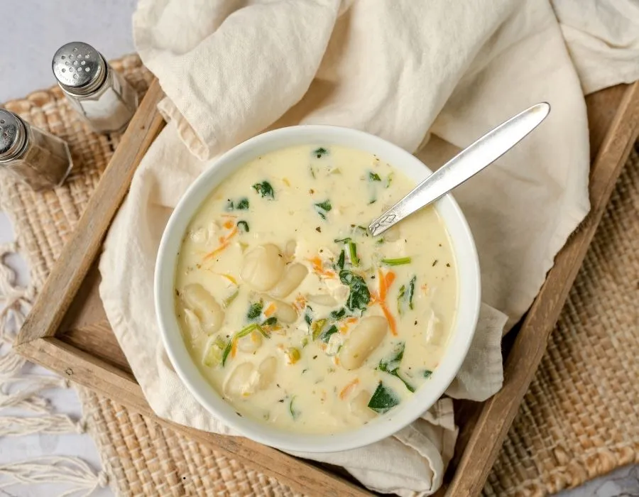 Soup, Salad & Breadsticks 5 A bowl of Olive Garden Chicken & Gnocchi Soup with creamy broth, potato gnocchi, spinach, carrots, and roasted chicken.